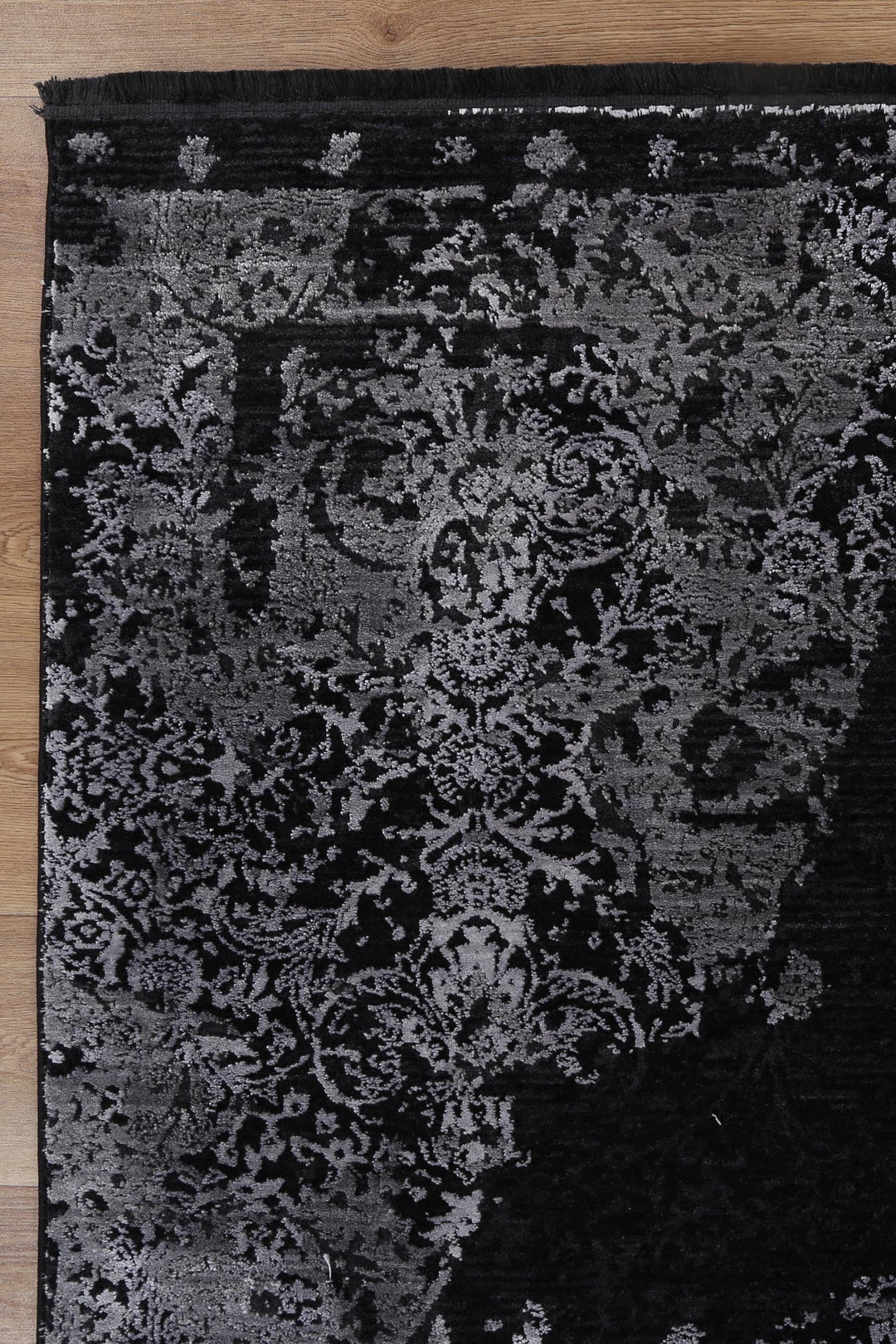 Brooklyn Distressed Medallion Silver Rug