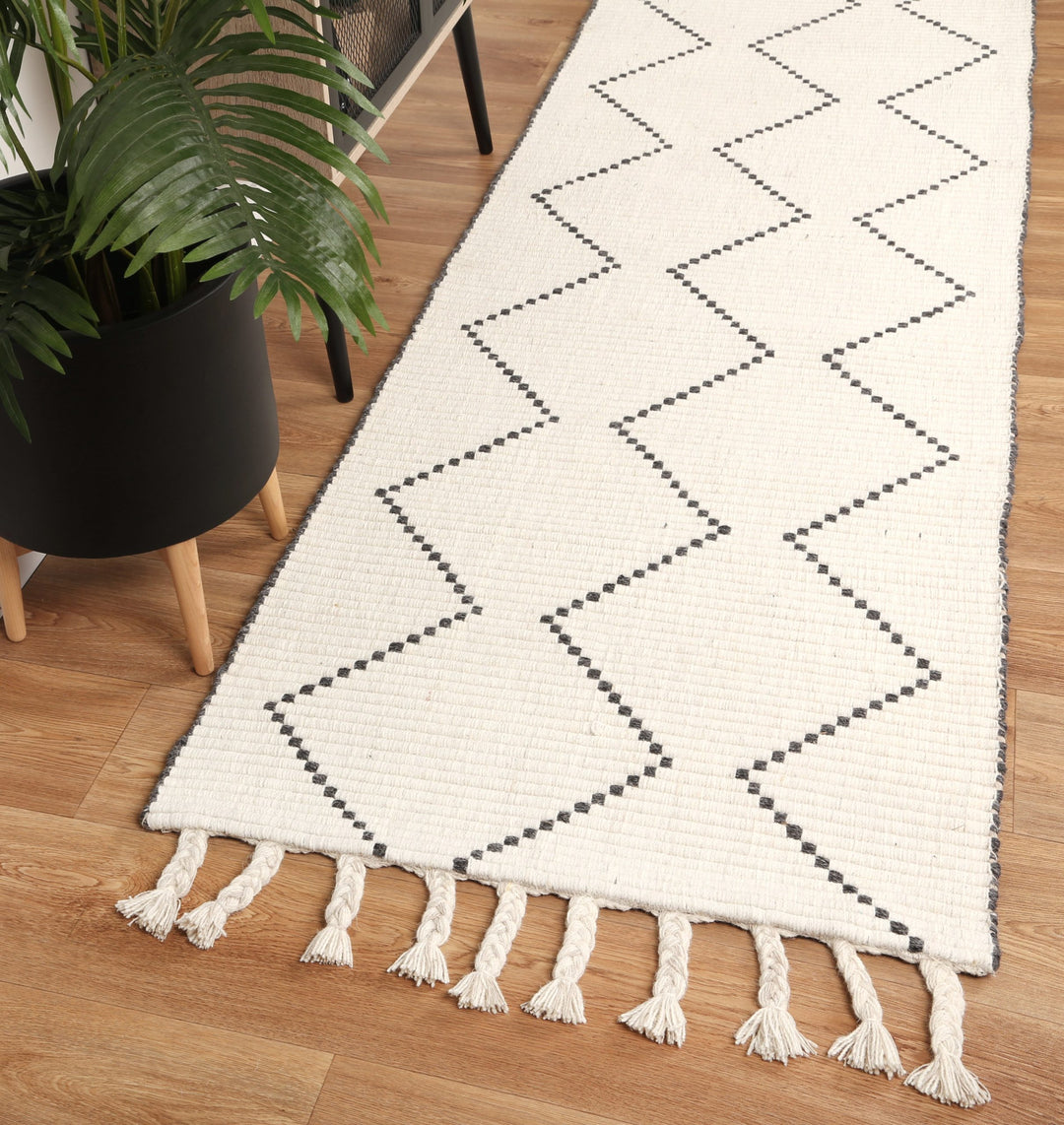 Goa Diamond Tassel Cream Rug Hallway Runner