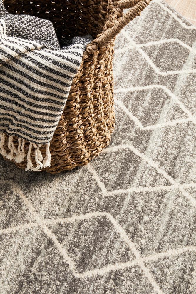 Evoke Remy Silver Transitional Round Rug