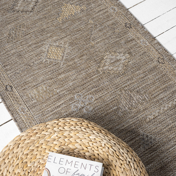 Earthbound Medallion Ash Runner Rug